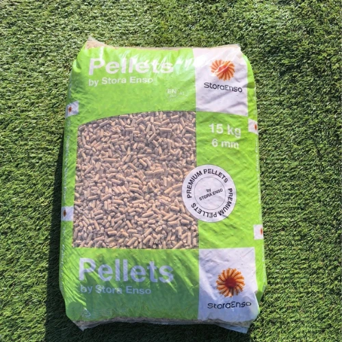 Designsanstitre_31 - ECOPELETY Green 15 kg bag of wood pellets by Stora Enso, with a clear window showing brown pellets, placed on grass.
